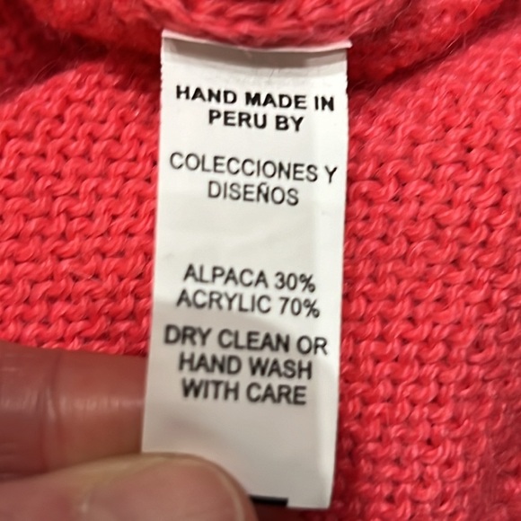 The Alpaca Connection Hooded sweater with fringe size small - Picture 10 of 11